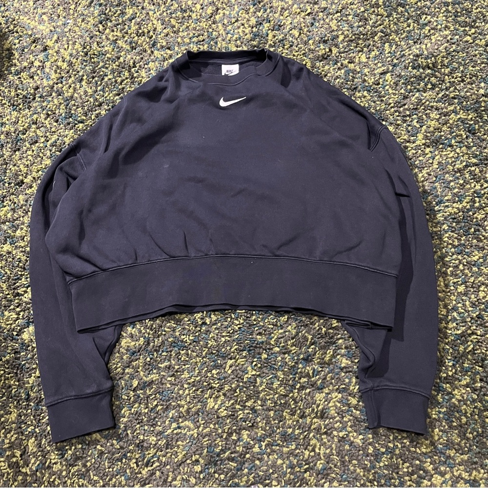 Nike Center Swoosh Cropped Boxy Oversized Sweater (women’s S)
